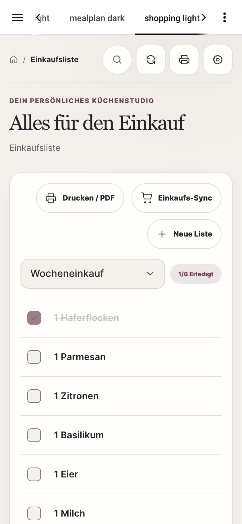 Einkaufsliste auf dem Handy mit einem abgehakten Artikel